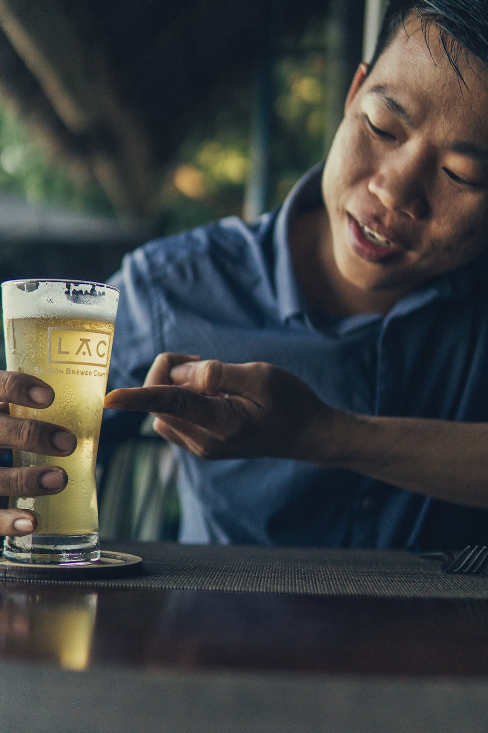“Chúng tôi rất vinh hạnh được làm một đại diện cho những xưởng ủ bia thủ công Việt như Lạc Brewing Co” Nguyễn Viên giải thích Bốn điểm thưởng thức bia thủ công tại Sài Gòn Phần 29