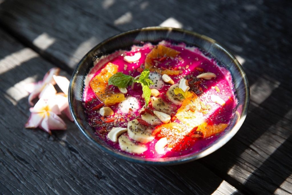 Thực đơn tại đây gồm các món chay thường vegetarian theo phong cách phương Tây | Nguồn L’Herbanyste Vượt lười đi tigravem địa điểm brunch ngon vagrave đẹp ở Sagravei Gograven11