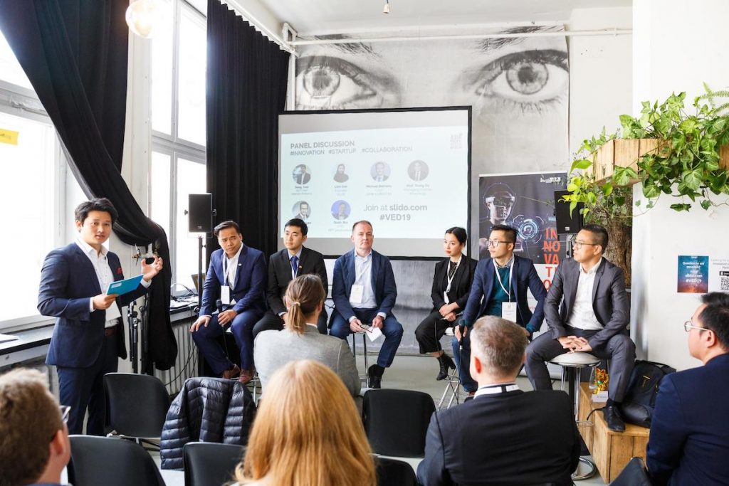 Đại diện startup Việt Nam tại Đức trong Embassy Day – Asia-Pacific Week Berlin 2019 trong đó có anh Nguyễn Phi Long thứ 2 từ phải sang | Nguồn Stefan Wieland Đại diện startup Việt Nam tại Đức trong Embassy Day – AsiaPacific Week Berlin 2019 trong đó có anh Nguyễn Phi Long thứ 2 từ phải sang Nguồn Stefan Wieland sizesmaxwidth 1024px 100vw 1024px