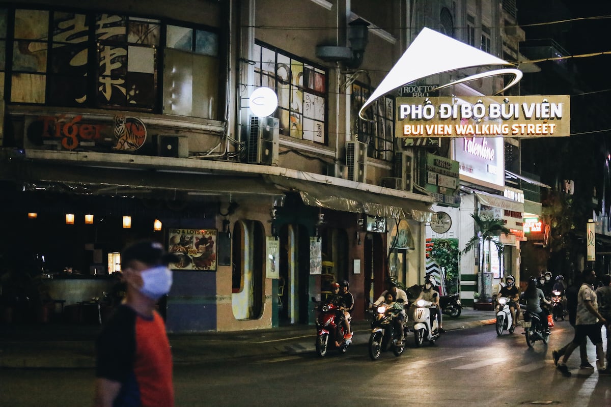 Vắng Tây không múa quạt 6 Nét lạ của Sài Gòn mùa dịch2