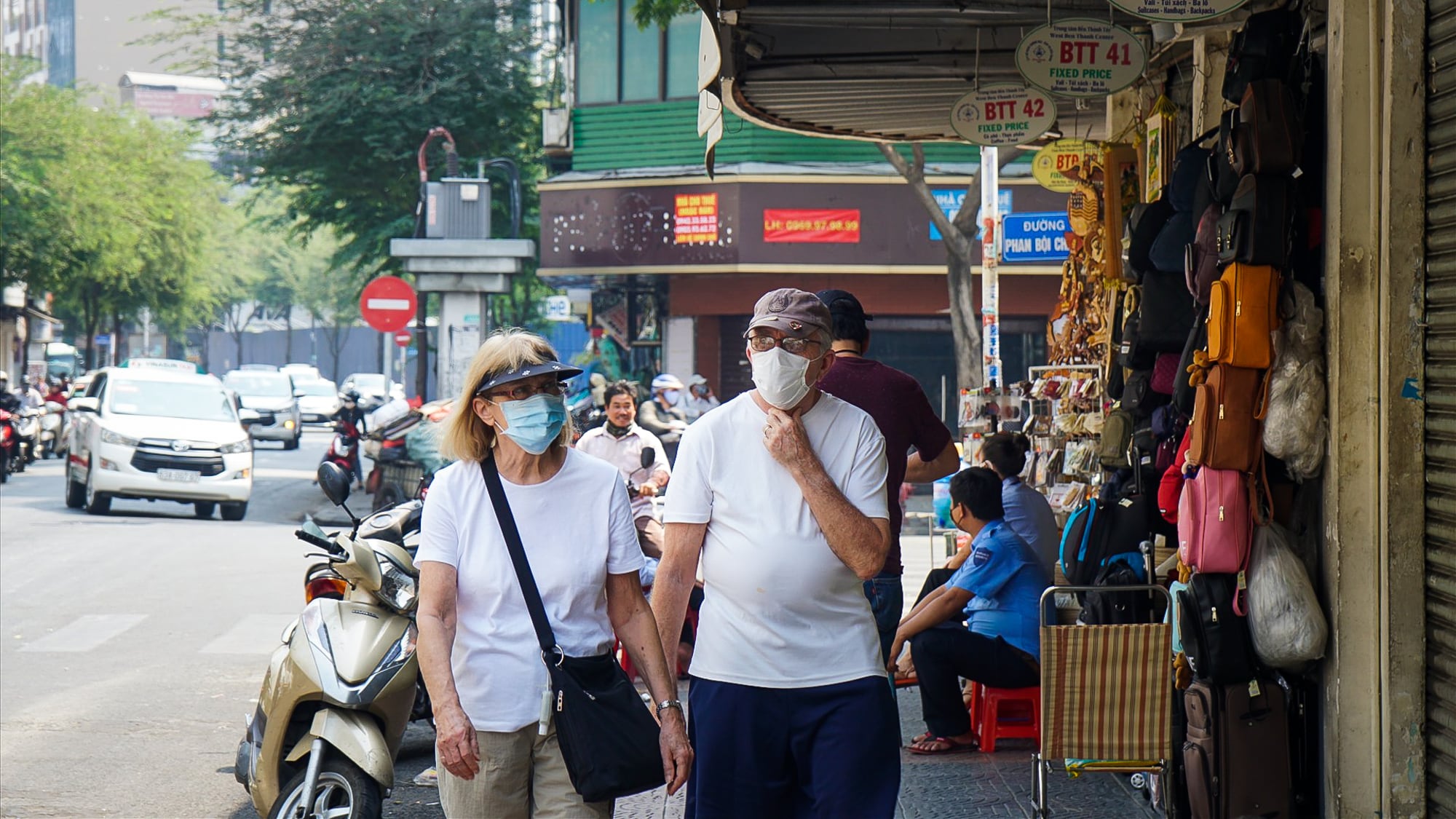 Vắng Tây không múa quạt 6 Nét lạ của Sài Gòn mùa dịch4